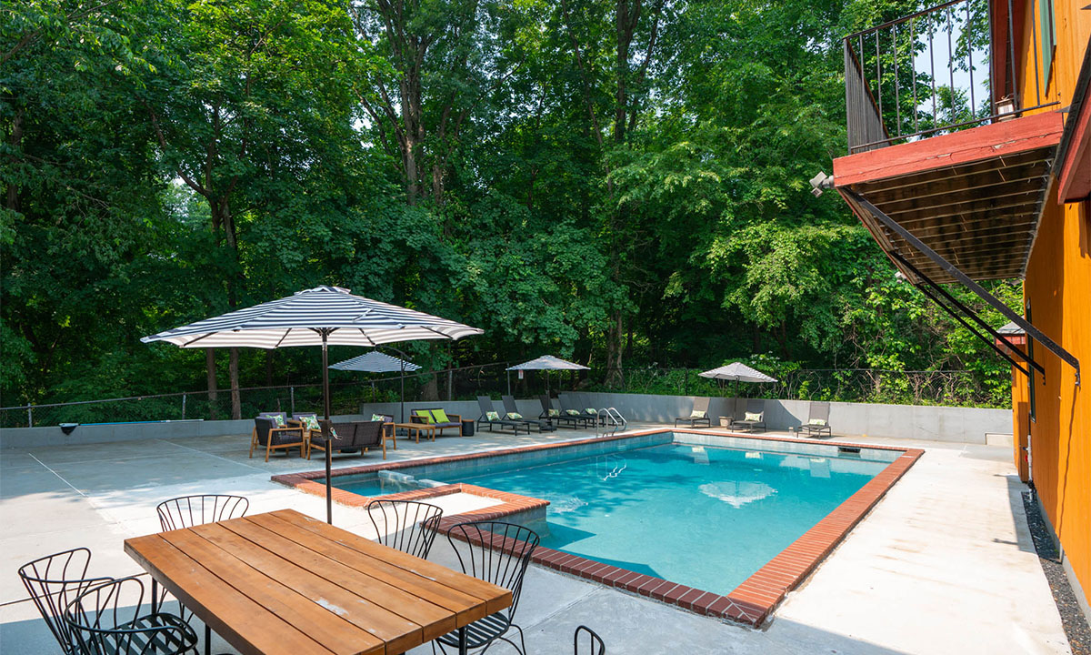 101southmanor-outdoor_pool