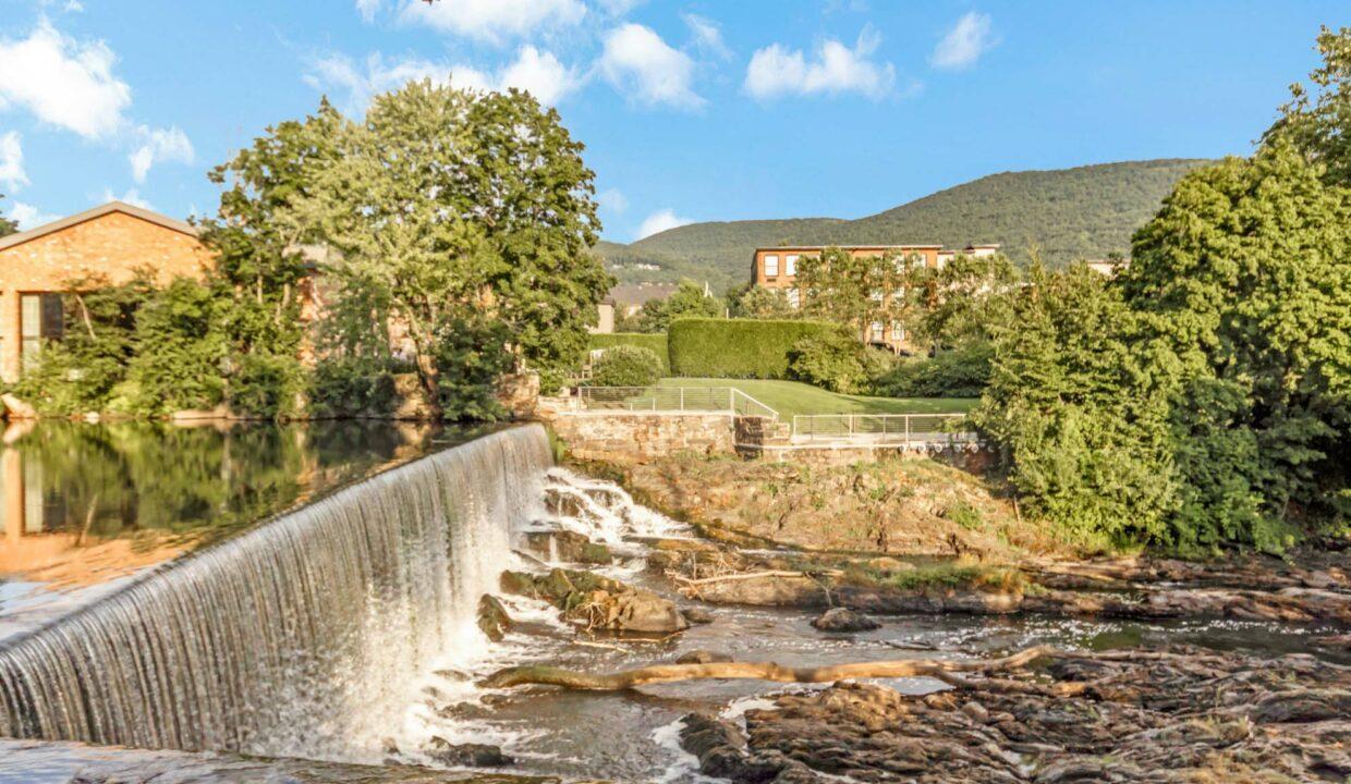 Hudson-Valley-Luxury-Resorts-Bespoke-Beacon-waterfall