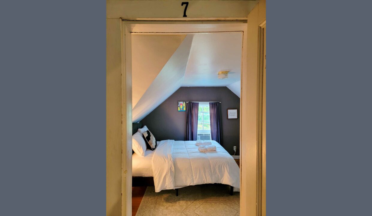 33 Bedroom