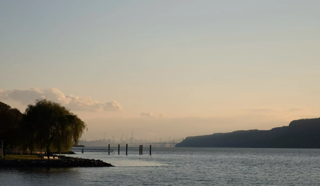 The Hudson Valley is one of the most beautiful vacation destinations in America. Just a short drive or train ride north of New York City is a region home to quaint small towns, scenic hiking trails with breathtaking views of the Hudson River and Catskill Mountains, and a number of cultural and historical attractions.
