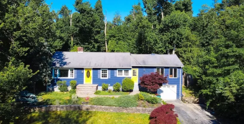 Luxury vacation rental in Fishkill with garden view