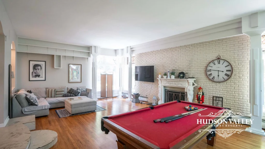 Luxury rentals in Westchester with spacious open living room